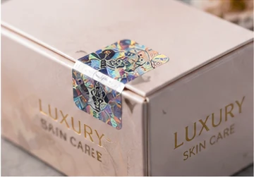 Security label applied at the closure of a cosmetic carton